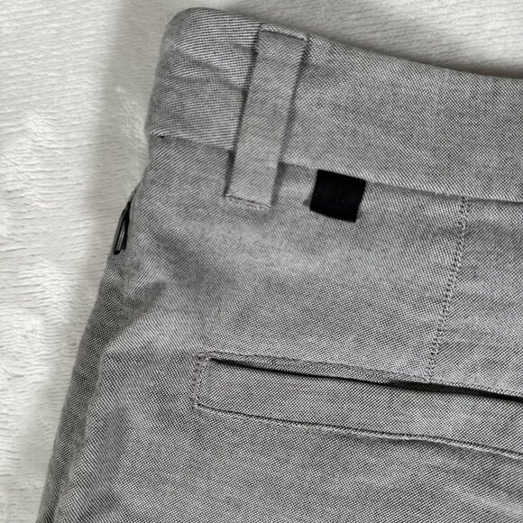 Lululemon Men Bermuda Shorts Slash Pockets Stretch 11 in Inseam Gray Size 30 - Picture 9 of 10